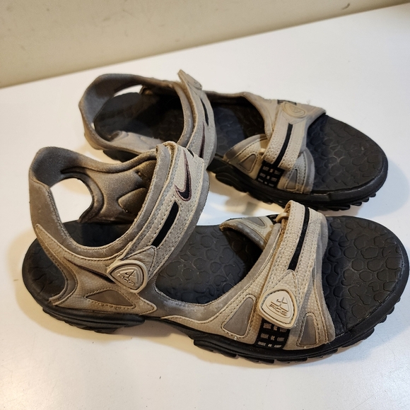 Nike ACG Vintage Men's Tan and Black Hiking Sandals with Rugged Grip Size 11 - Picture 3 of 14